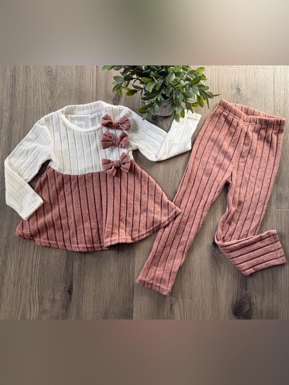 Two-Piece Knit Girls Set with Mauve Bows
